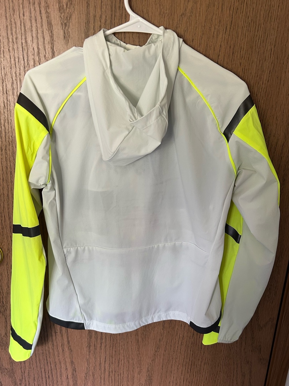 Brooks Running Jacket - Women’s Med - Picture 4 of 8
